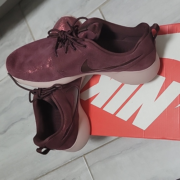 Women's Nike Roshe One PRM Burgundy Size 8.5 - Picture 10 of 13